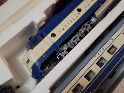 HO_Rivarossi_Limited-Edition_American_Orient_Express_Train_Set_0824_Walthers_DCCs_8xLighted_BROKEN_1