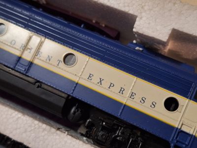 HO_Rivarossi_Limited-Edition_American_Orient_Express_Train_Set_0824_Walthers_DCCs_8xLighted_BROKEN_10