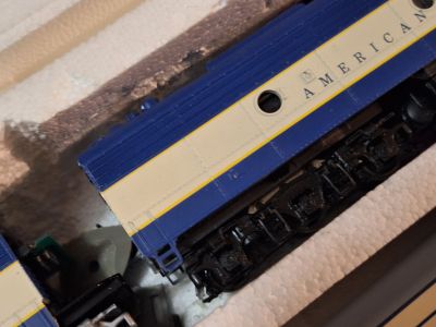 HO_Rivarossi_Limited-Edition_American_Orient_Express_Train_Set_0824_Walthers_DCCs_8xLighted_BROKEN_7