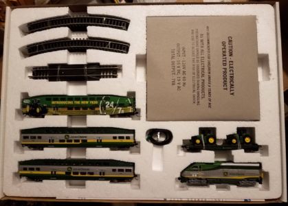 Athearn John Deere N scale Train Set