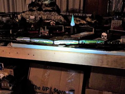 Athearn N scale John Deere 2004 train set on HJR Lonsway Pike