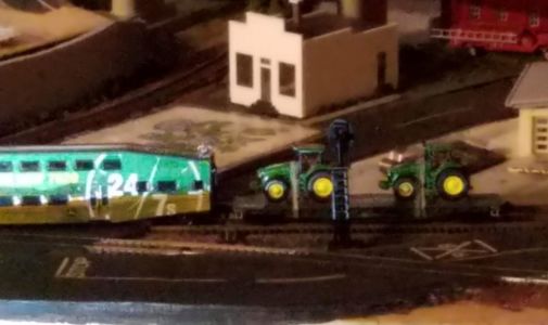 Athearn N scale John Deere 2004 train set on HJR Lonsway Pike