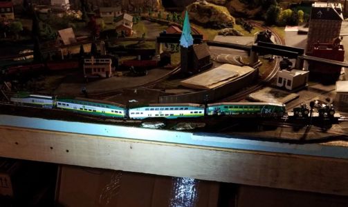 Athearn N scale John Deere 2004 train set on HJR Lonsway Pike