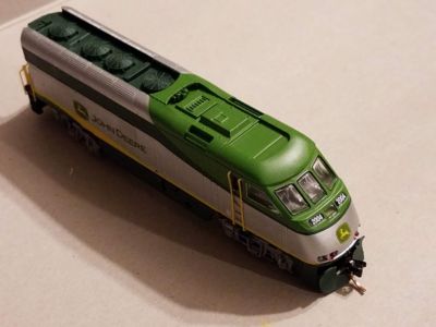 John Deer F59 PHI DC Locomotive #2400